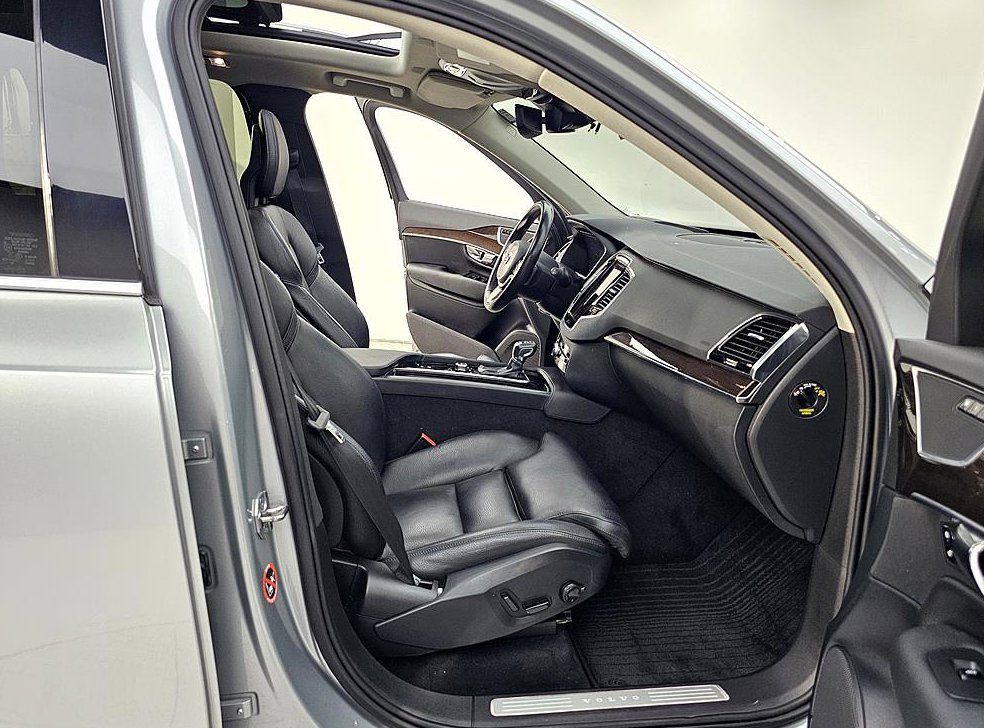 볼보 XC90 2.0 D5 AWD 사진 11