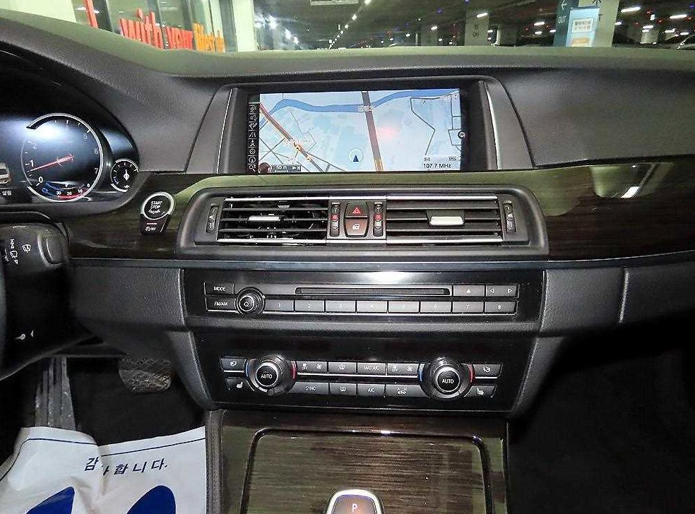 BMW 5시리즈 528i xDrive 사진 11