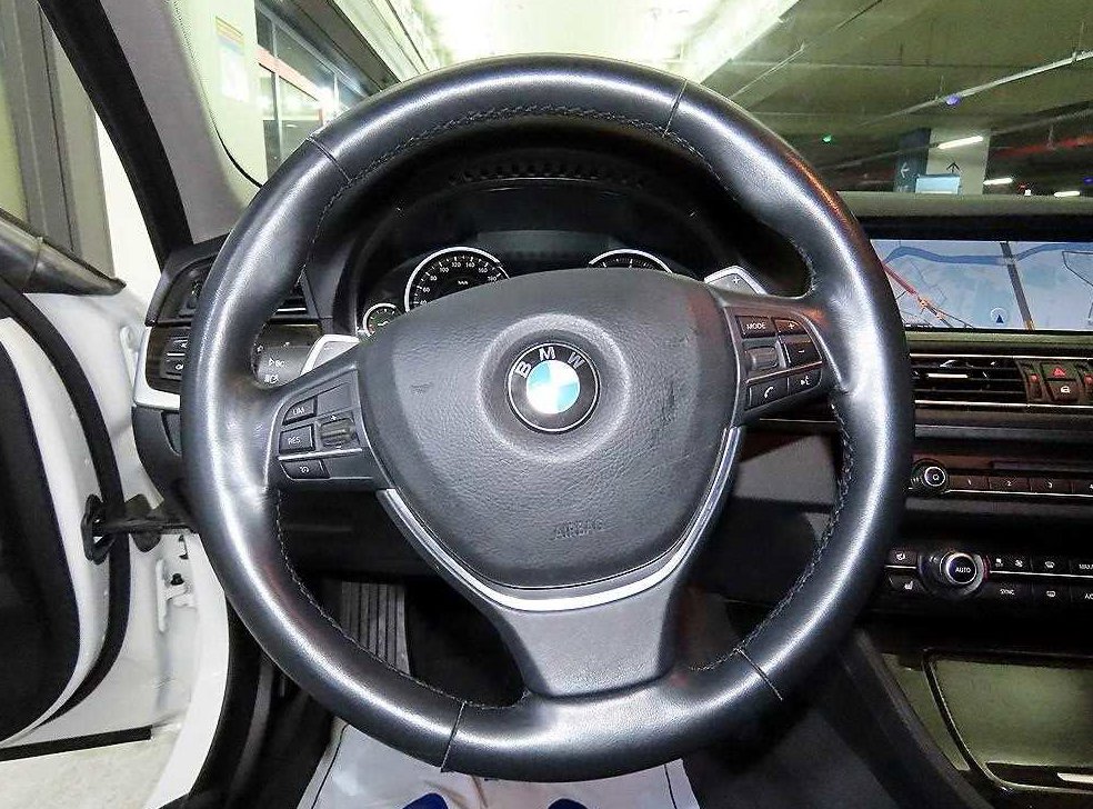 BMW 5시리즈 528i xDrive 사진 8