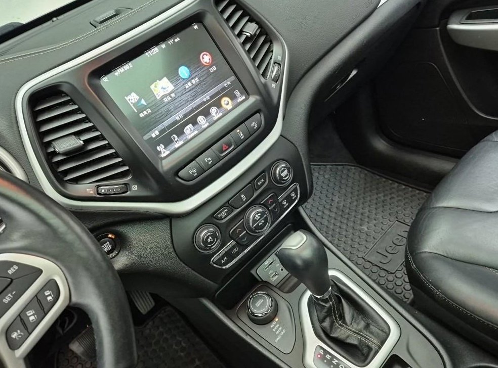 지프 체로키 2.4 론지튜드 AWD 사진 10