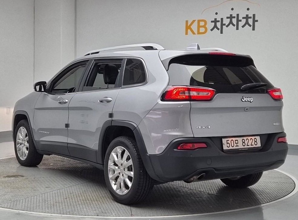 지프 체로키 2.4 론지튜드 AWD 사진 2