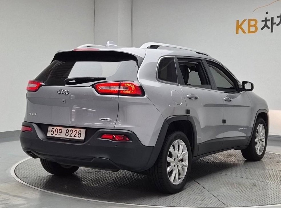 지프 체로키 2.4 론지튜드 AWD 사진 3