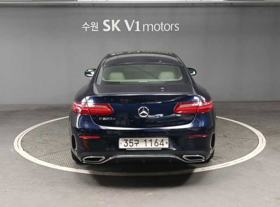 벤츠 E 클래스 E220d 쿠페 사진 3