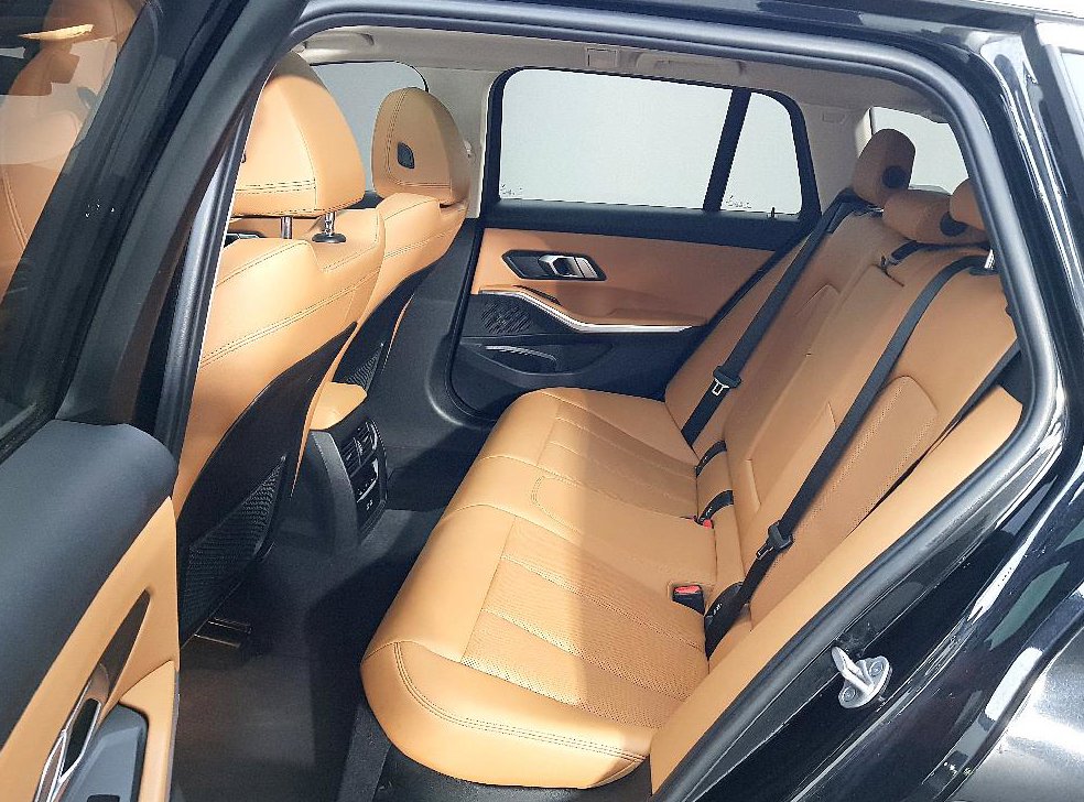 BMW 3시리즈 320i 투어링 사진 9