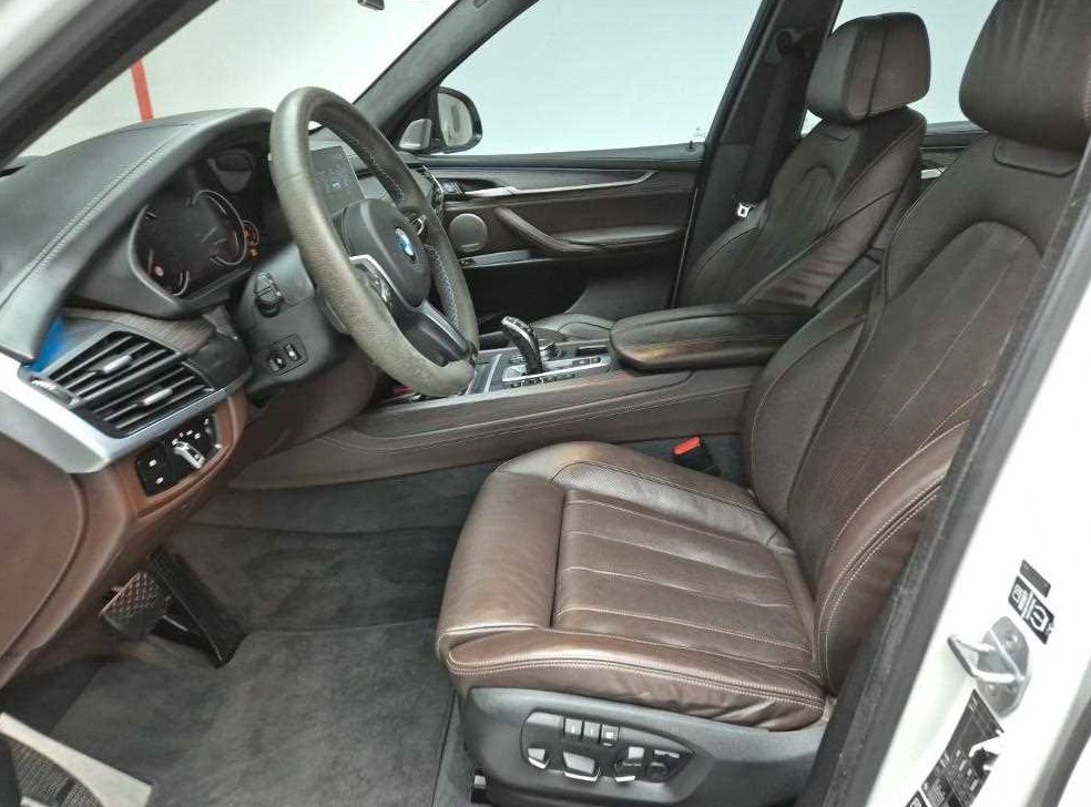 BMW X5 xDrive M50d 사진 11