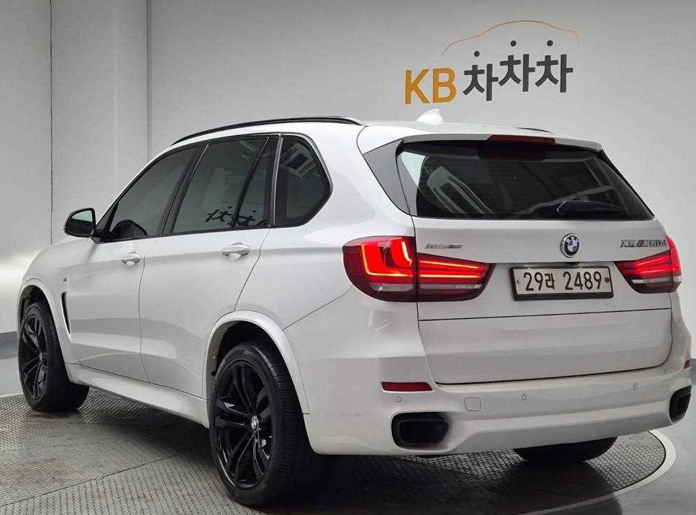 BMW X5 xDrive M50d 사진 2