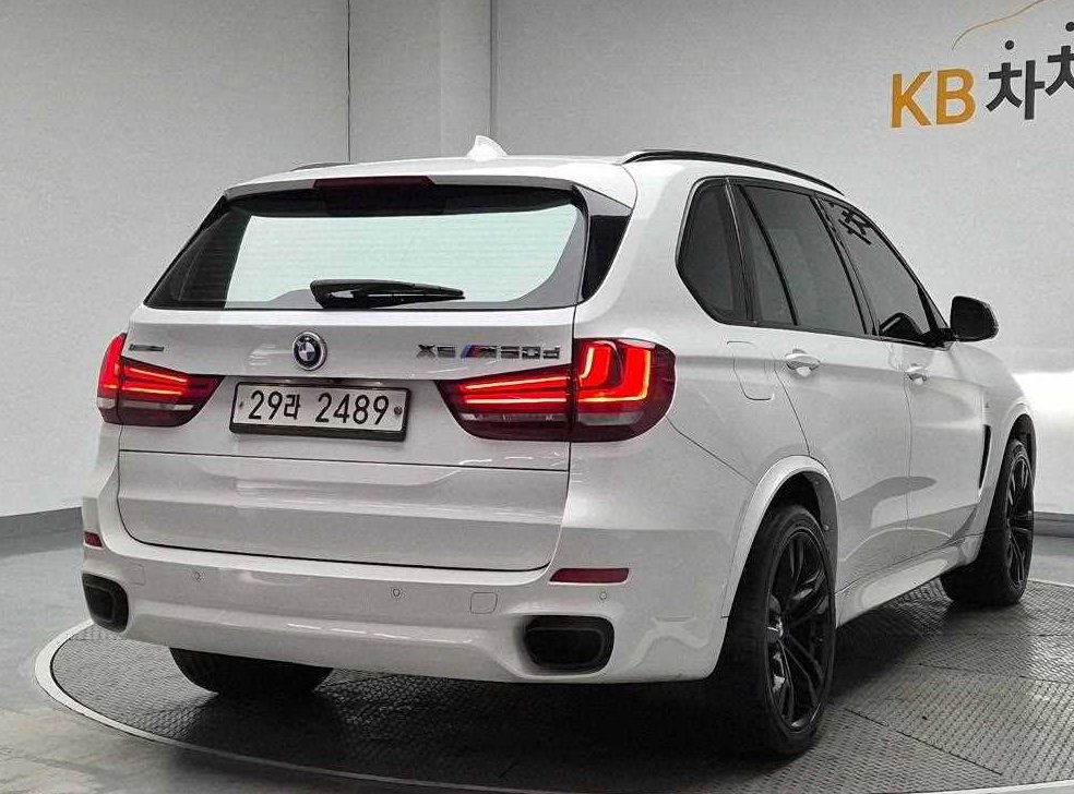 BMW X5 xDrive M50d 사진 3