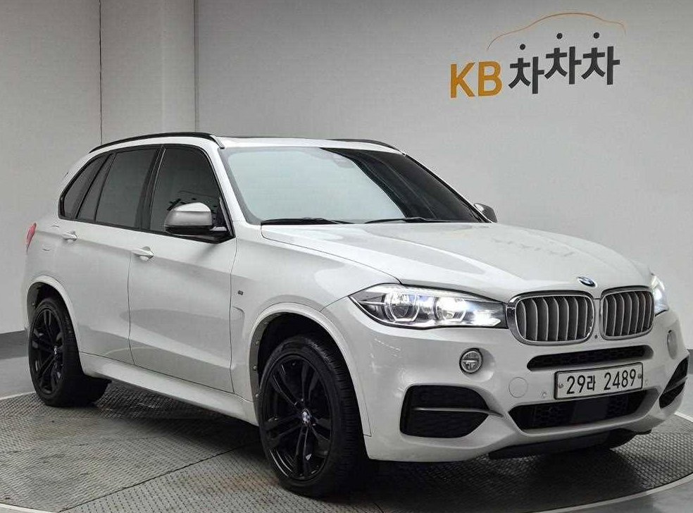 BMW X5 xDrive M50d 사진 4