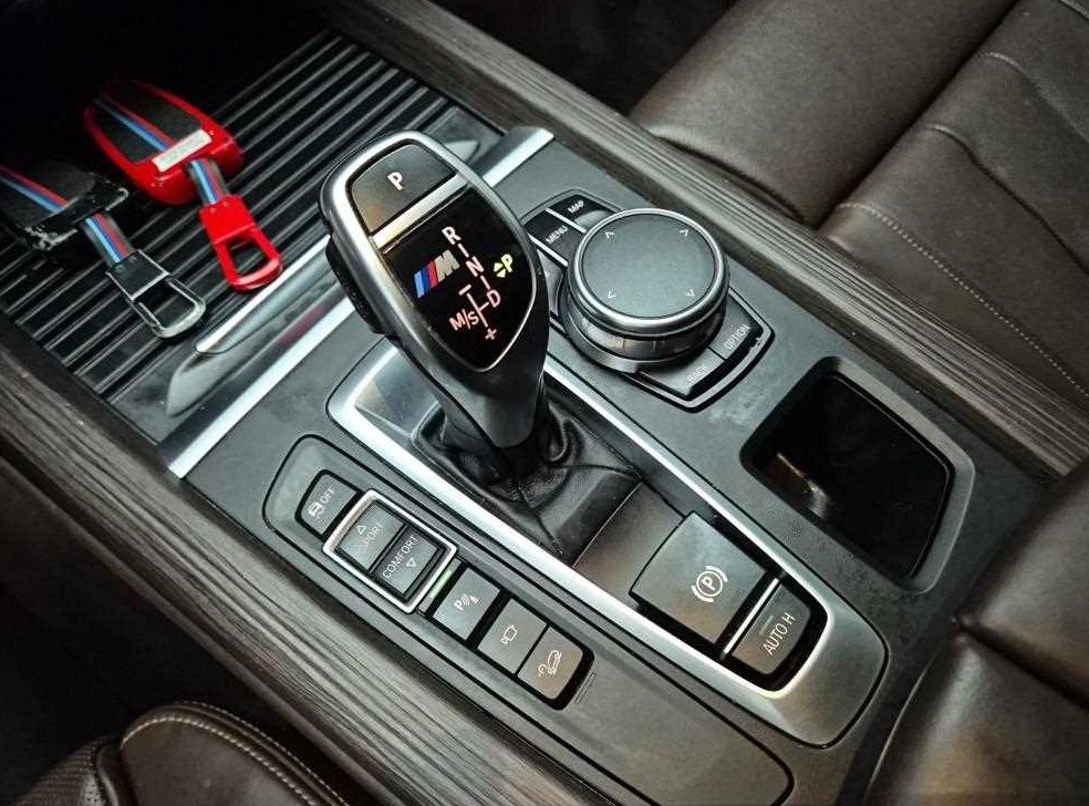 BMW X5 xDrive M50d 사진 8