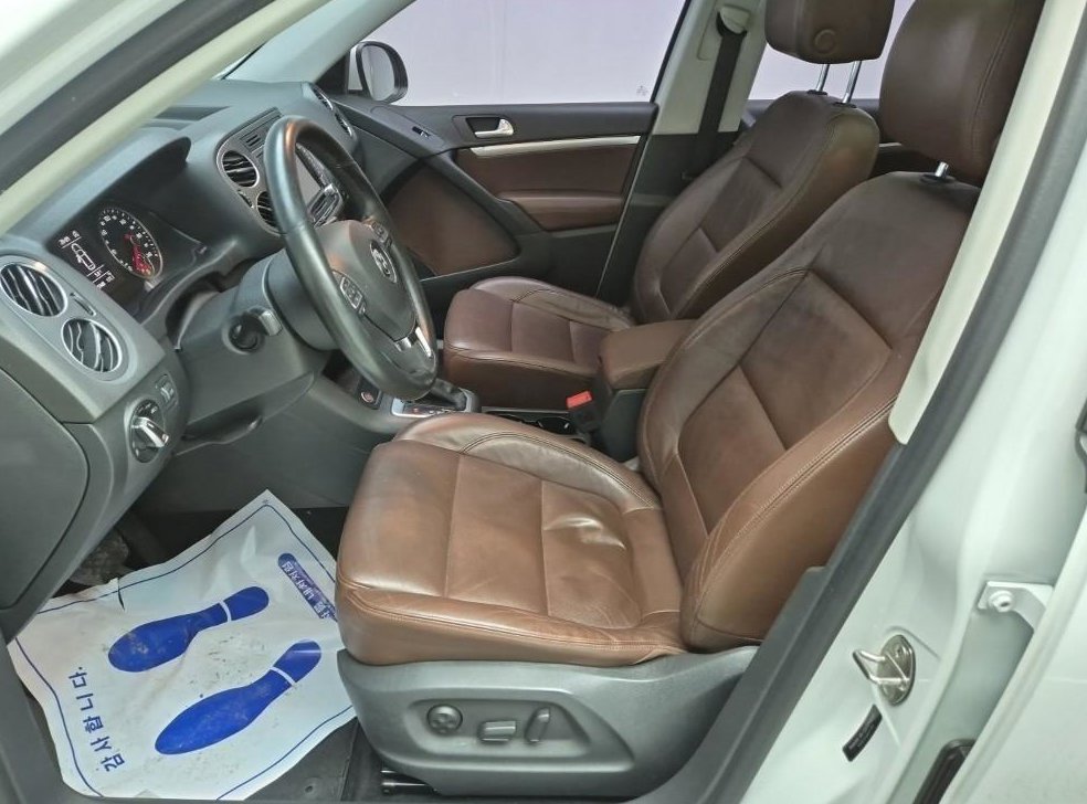 폭스바겐 티구안 2.0 TDI 프리미엄 사진 13