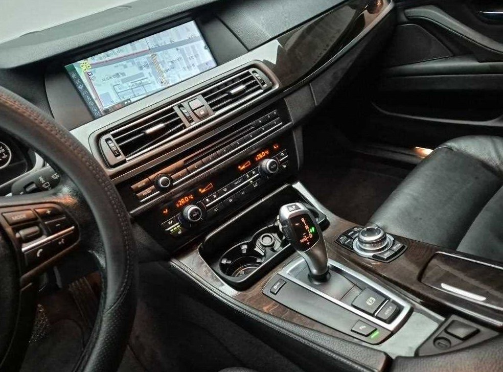 BMW 5시리즈 520d 사진 10