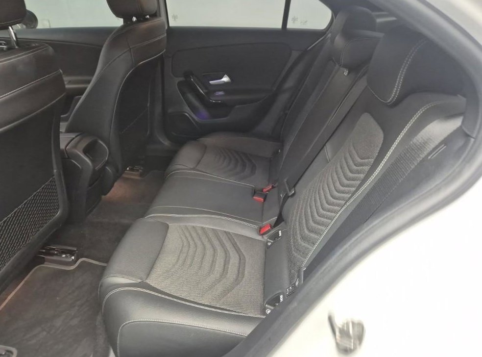 벤츠 A 클래스 A250 4MATIC 세단 사진 12