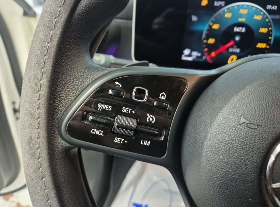 벤츠 A 클래스 A250 4MATIC 세단 사진 15