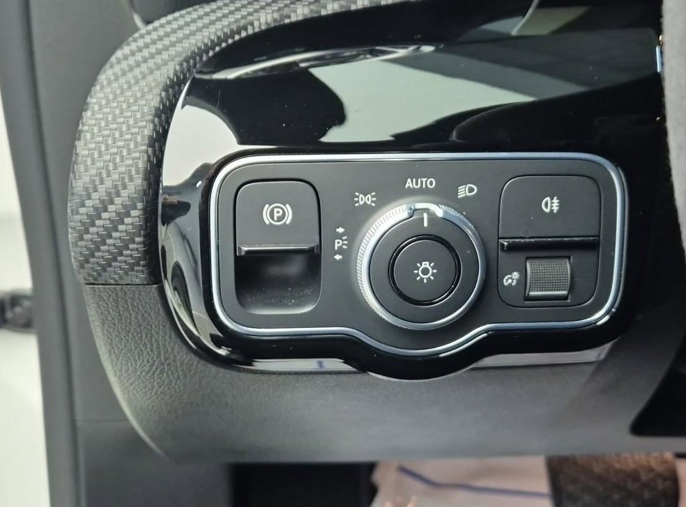 벤츠 A 클래스 A250 4MATIC 세단 사진 17