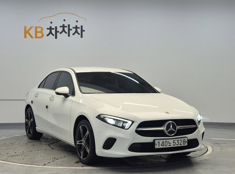 벤츠 A 클래스 A250 4MATIC 세단 사진 4