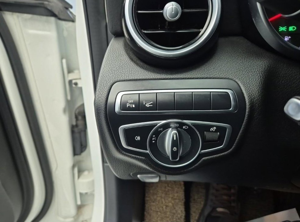 벤츠 C 클래스 C220 d 4MATIC 사진 5