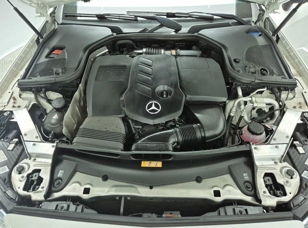 벤츠 E 클래스 E300d 4MATIC 쿠페 사진 17