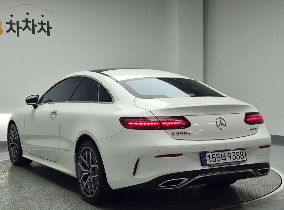 벤츠 E 클래스 E300d 4MATIC 쿠페 사진 3