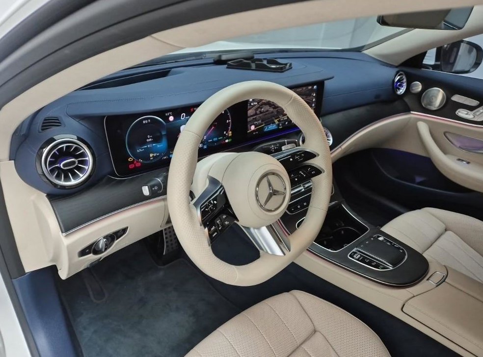 벤츠 E 클래스 E300d 4MATIC 쿠페 사진 5