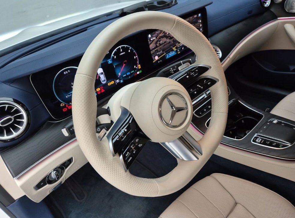 벤츠 E 클래스 E300d 4MATIC 쿠페 사진 6