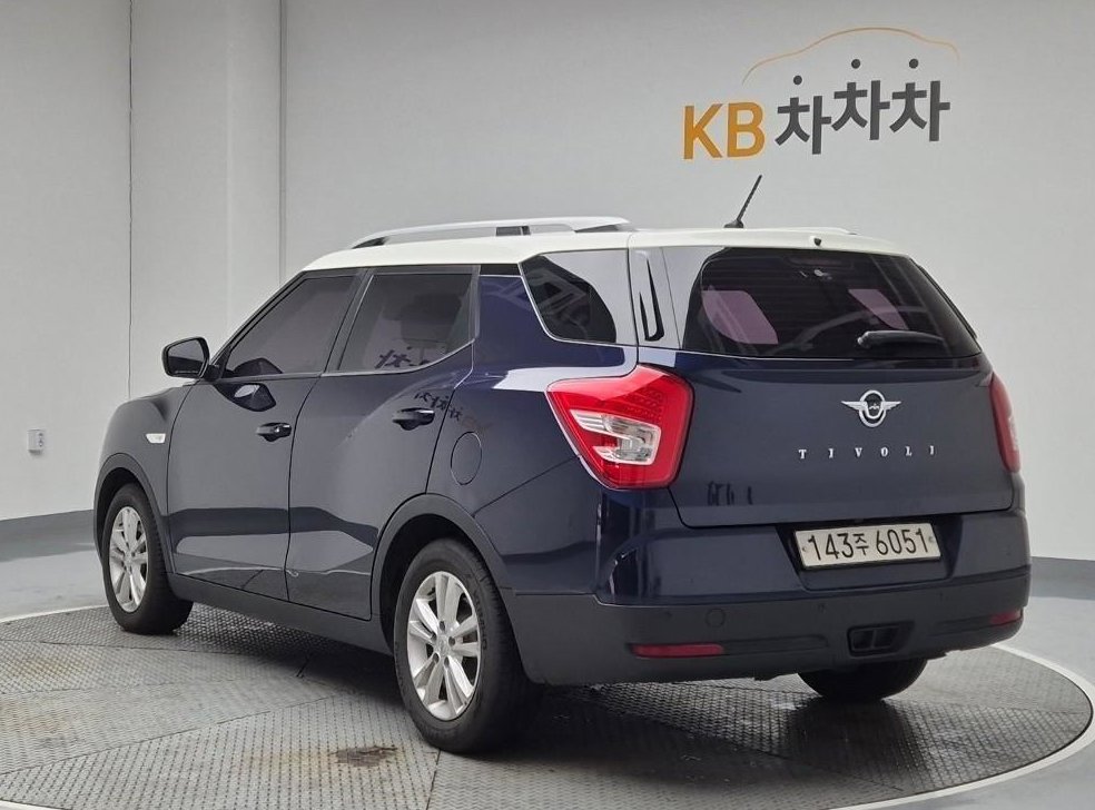 KG모빌리티(쌍용)  티볼리 2WD 디젤 1.6 AX 사진 2