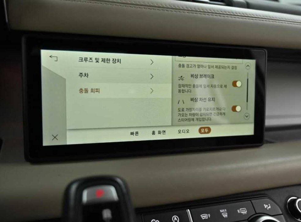 랜드로버 디펜더 110 D300 HSE 사진 17