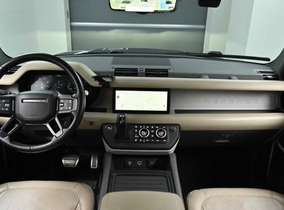 랜드로버 디펜더 110 D300 HSE 사진 7