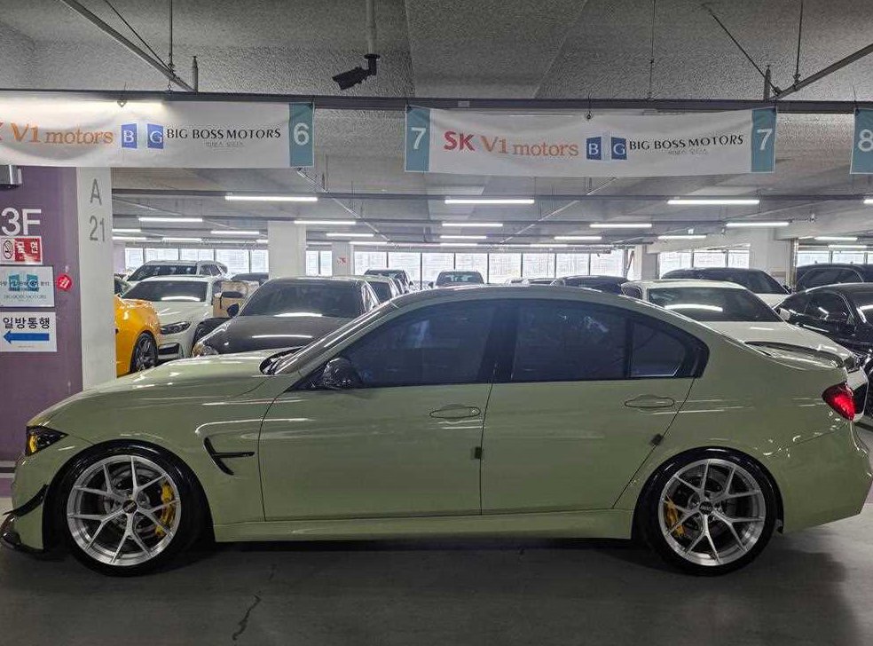BMW 3시리즈 M3 세단 컴패티션 사진 3