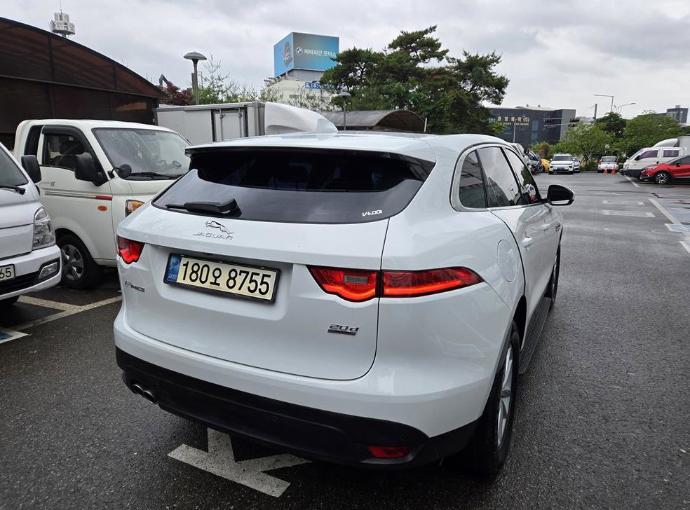 재규어 F-PACE 20d 포트폴리오 사진 6