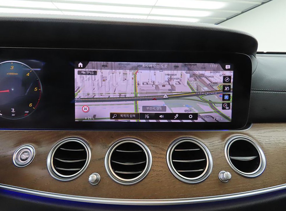 벤츠 E 클래스 E220d 4MATIC 익스클루시브 사진 15