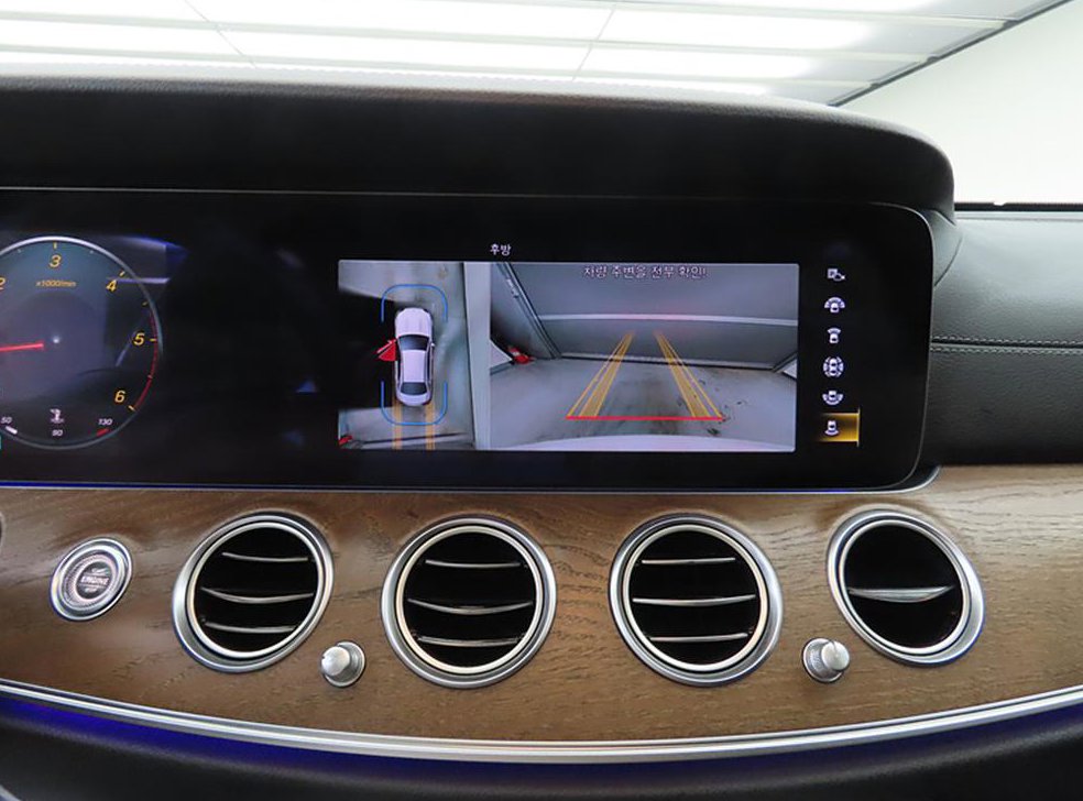 벤츠 E 클래스 E220d 4MATIC 익스클루시브 사진 16