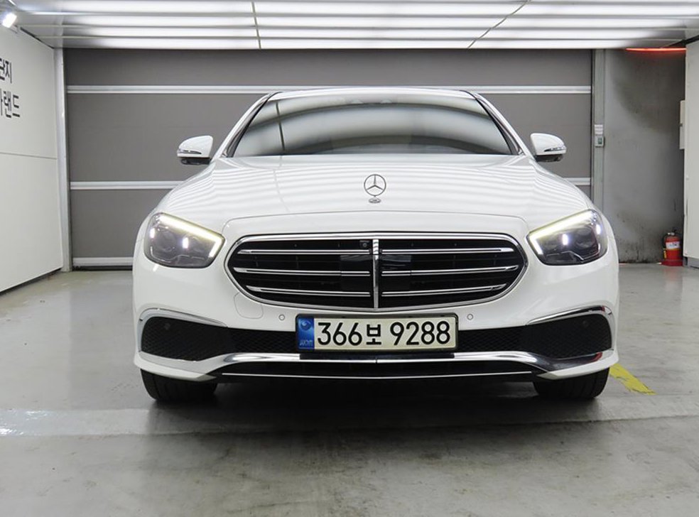 벤츠 E 클래스 E220d 4MATIC 익스클루시브 사진 2