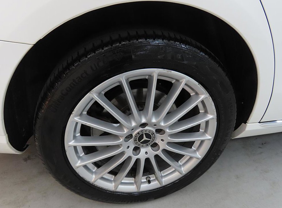 벤츠 E 클래스 E220d 4MATIC 익스클루시브 사진 20