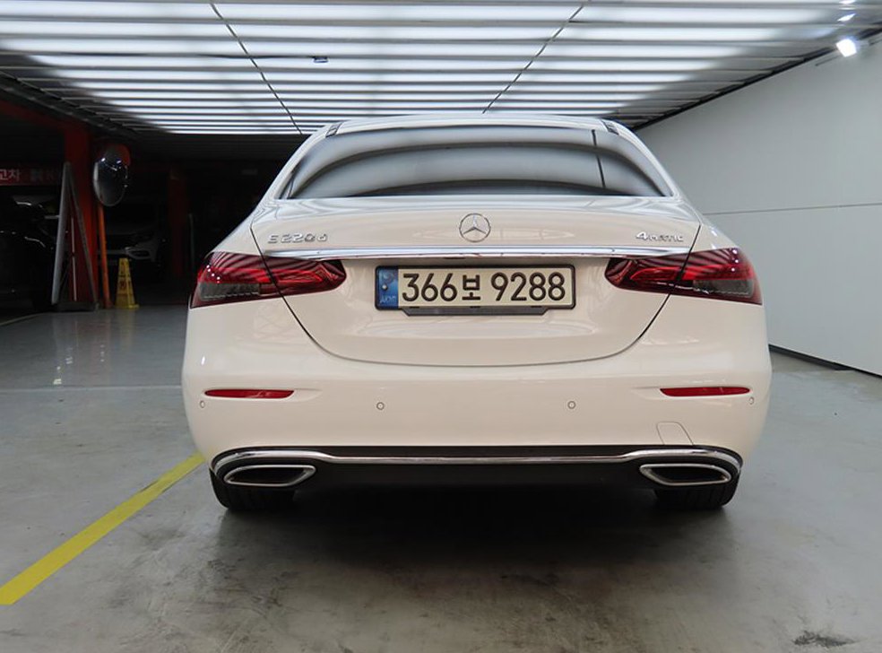 벤츠 E 클래스 E220d 4MATIC 익스클루시브 사진 3
