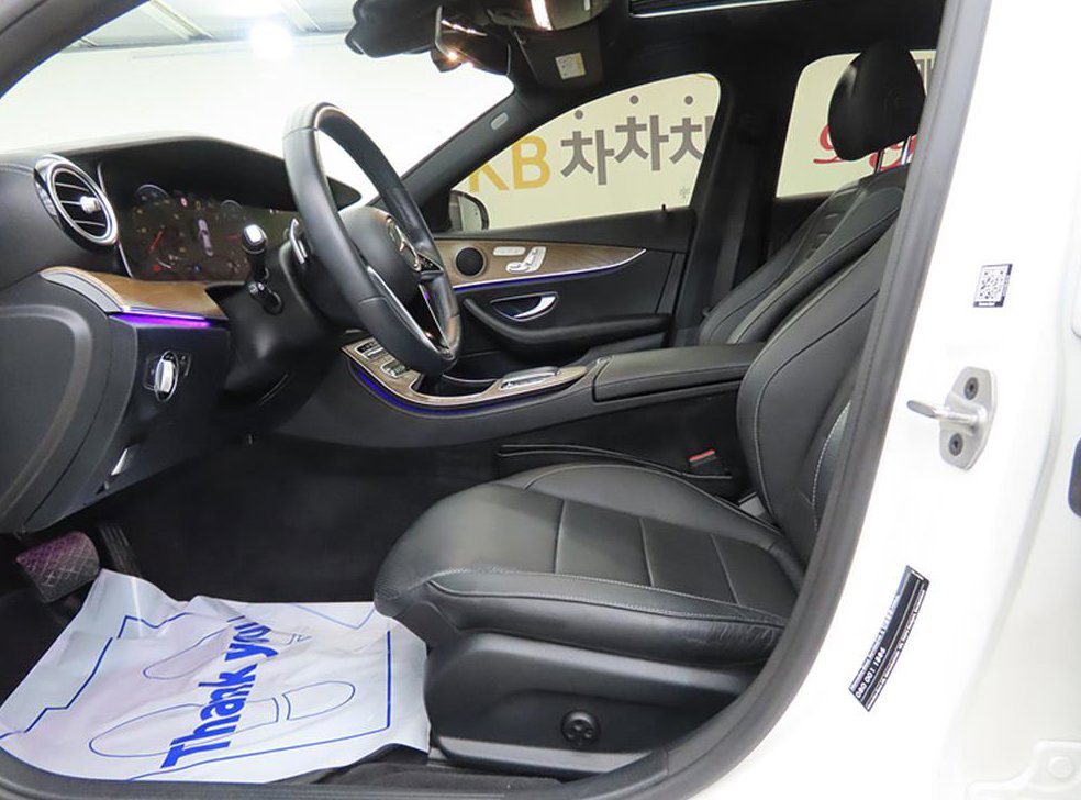 벤츠 E 클래스 E220d 4MATIC 익스클루시브 사진 5