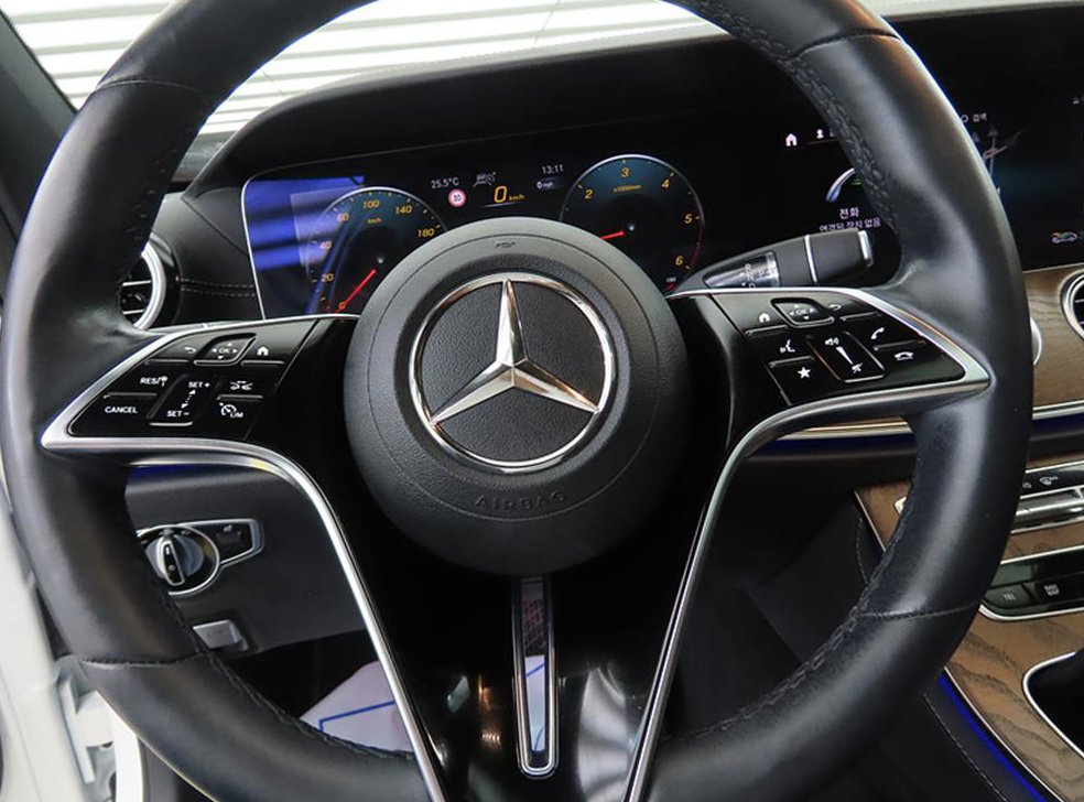 벤츠 E 클래스 E220d 4MATIC 익스클루시브 사진 8