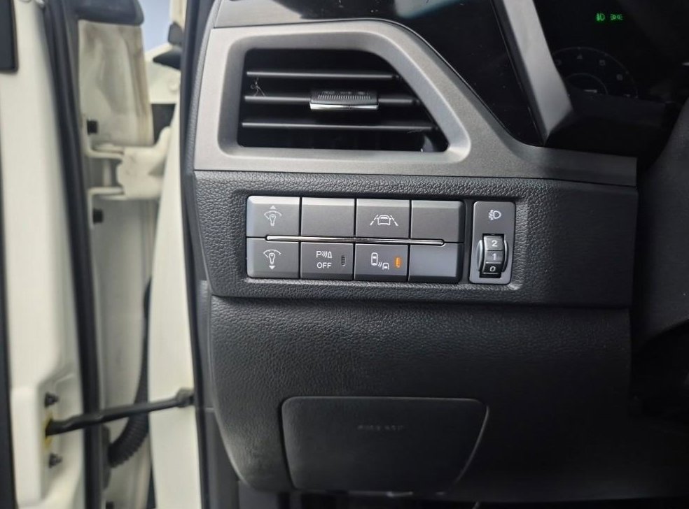 KG모빌리티(쌍용)  코란도 4WD 가솔린 1.5 R-플러스 사진 18