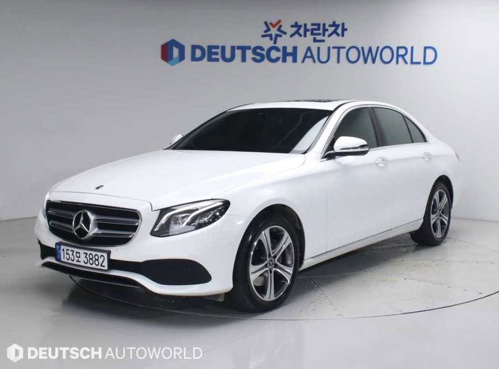 벤츠 E 클래스 E220d 아방가르드 사진 2