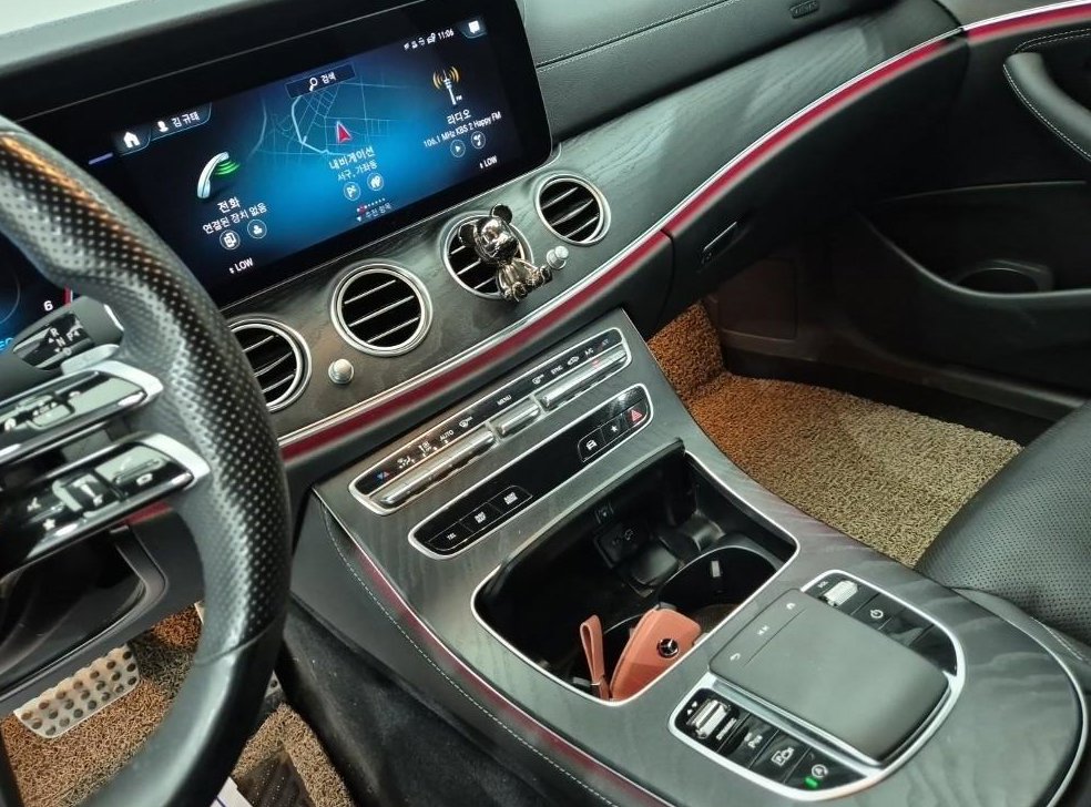 벤츠 E 클래스 E220d 4MATIC AMG라인 사진 10