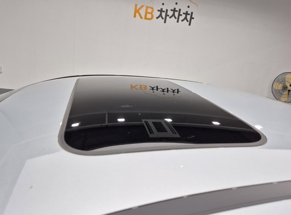 벤츠 E 클래스 E220d 4MATIC AMG라인 사진 13