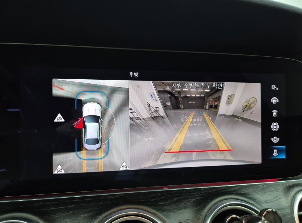 벤츠 E 클래스 E220d 4MATIC AMG라인 사진 15