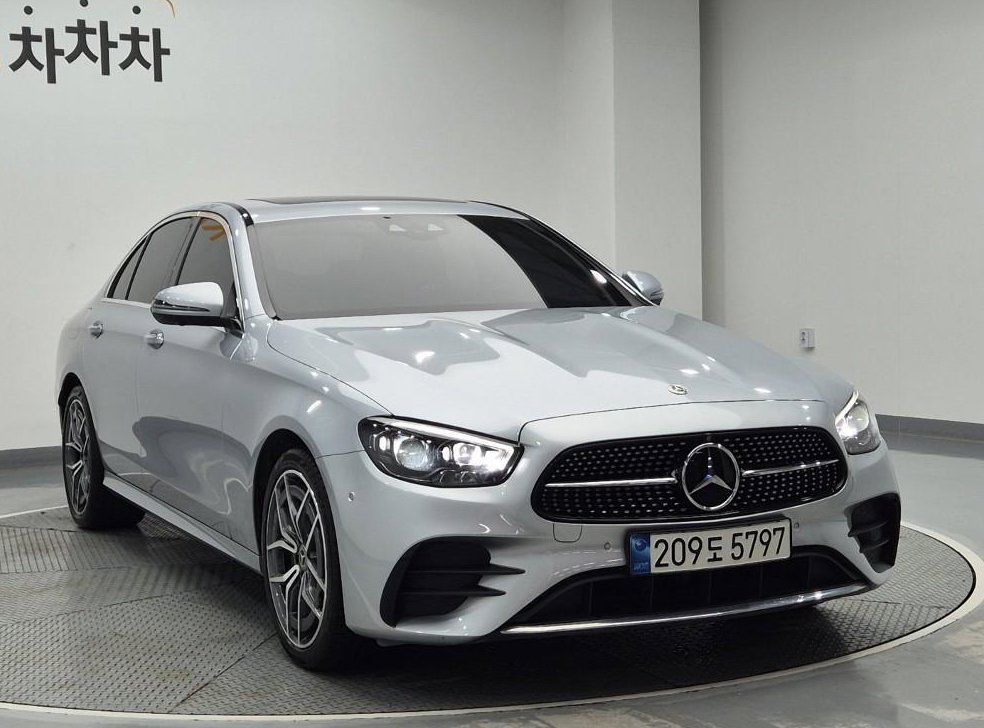 벤츠 E 클래스 E220d 4MATIC AMG라인 사진 4