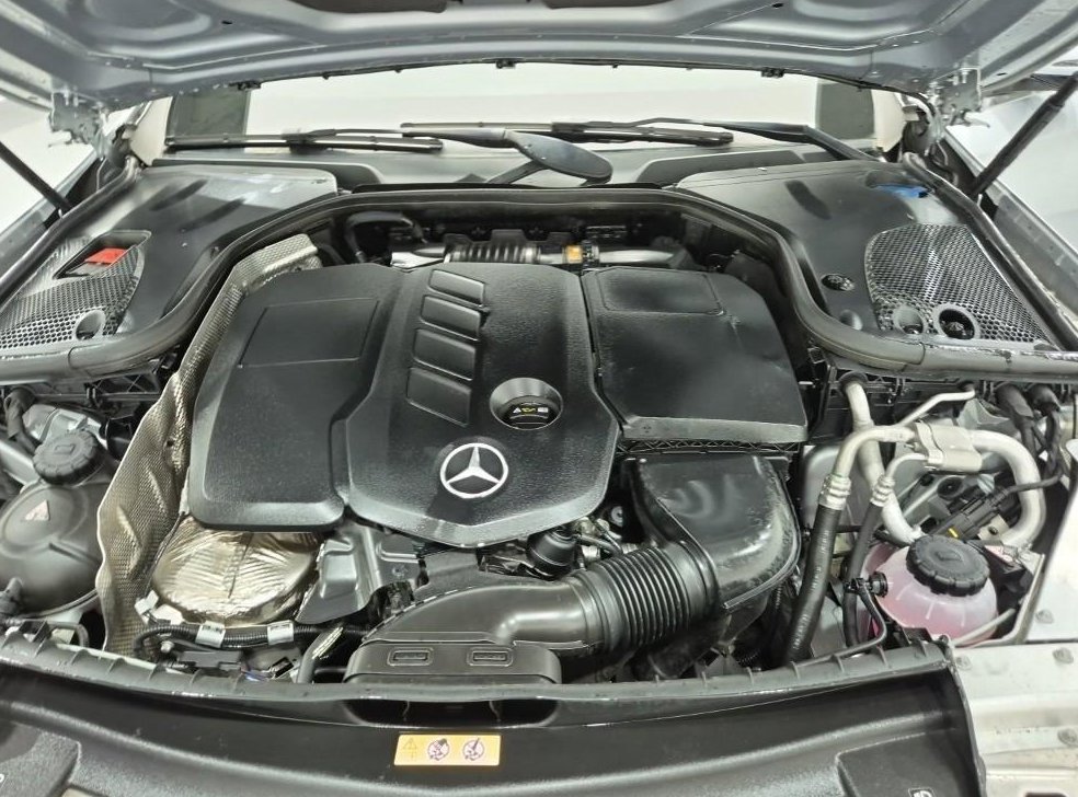 벤츠 E 클래스 E220d 4MATIC AMG라인 사진 5