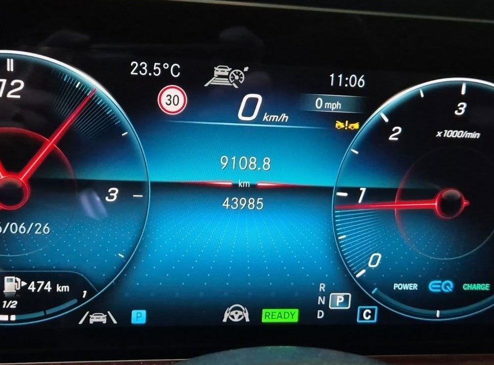 벤츠 E 클래스 E220d 4MATIC AMG라인 사진 6