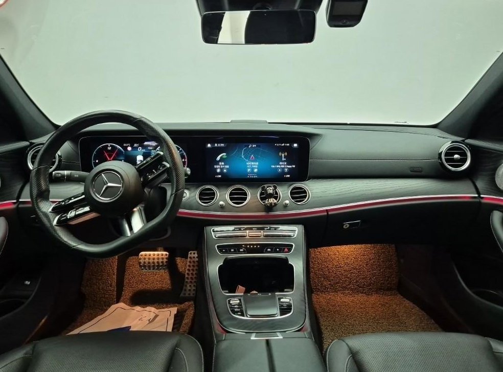 벤츠 E 클래스 E220d 4MATIC AMG라인 사진 7