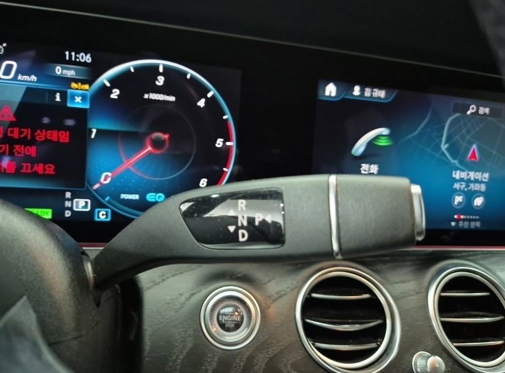벤츠 E 클래스 E220d 4MATIC AMG라인 사진 8
