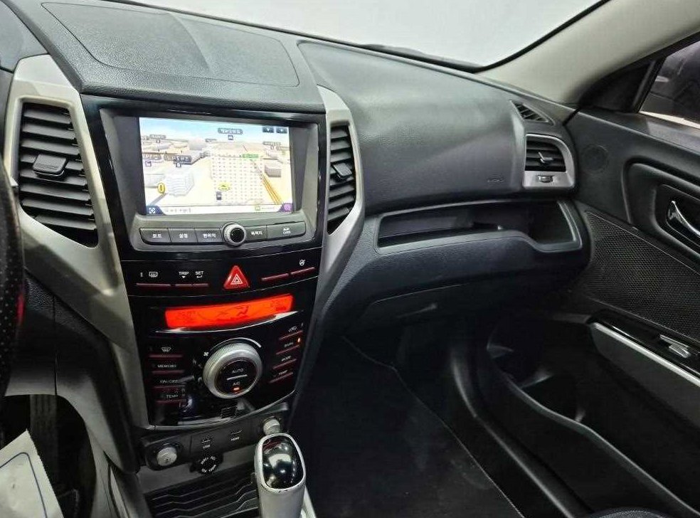 KG모빌리티(쌍용)  티볼리 가솔린 2WD 1.6 LX 사진 10