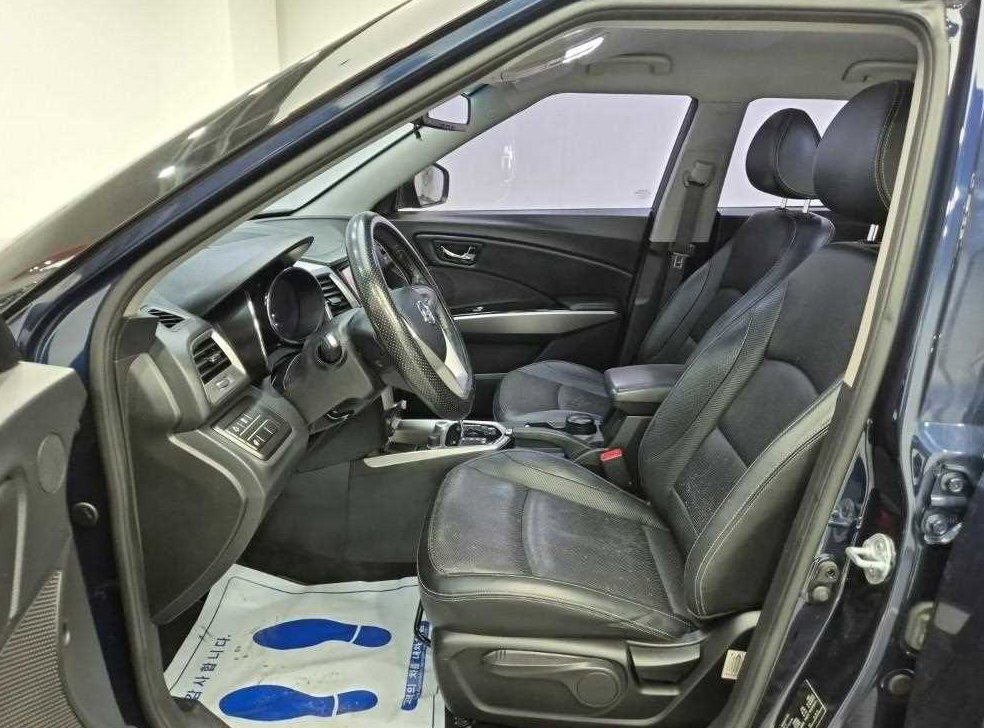 KG모빌리티(쌍용)  티볼리 가솔린 2WD 1.6 LX 사진 11