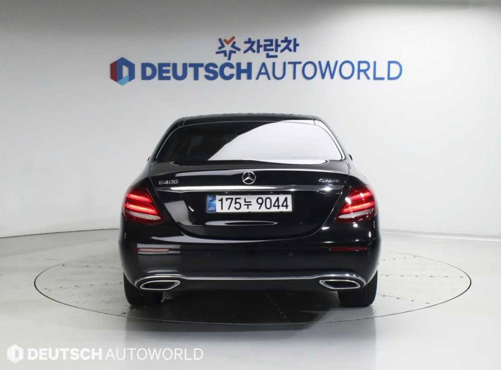 벤츠 E 클래스 E220d 4MATIC 익스클루시브 사진 4