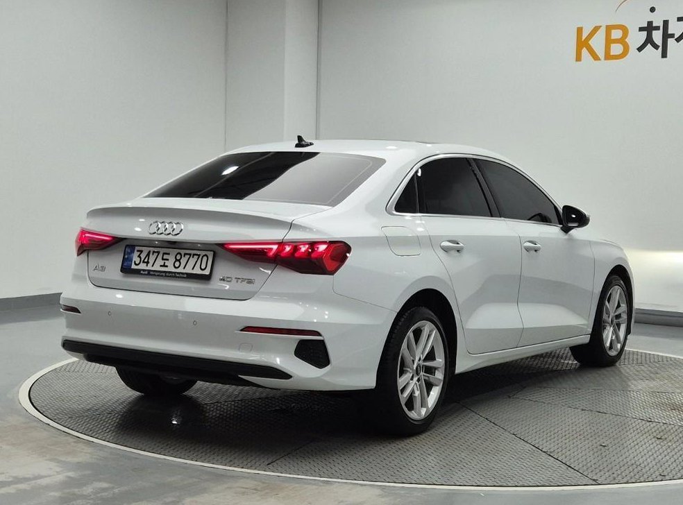 아우디 A3 40 TFSI 사진 3
